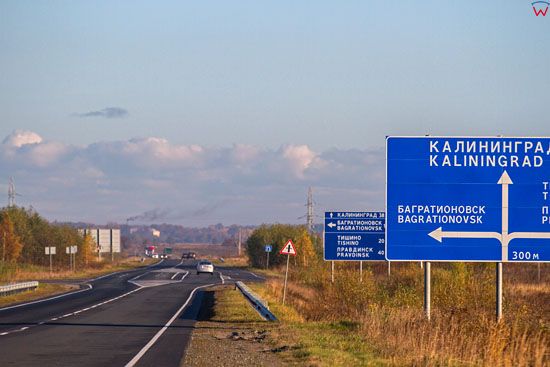 Bagrationowsk, droga porowadzaca do Kaliningradu. EU, Rosja-Obwod Kaliningradzki.