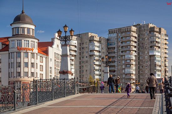 Kaliningrad, panorama z mostu na bloki miszkalne przy ulicy Oktiabrskiej. EU, Rosja-Obwod Kaliningradzki.