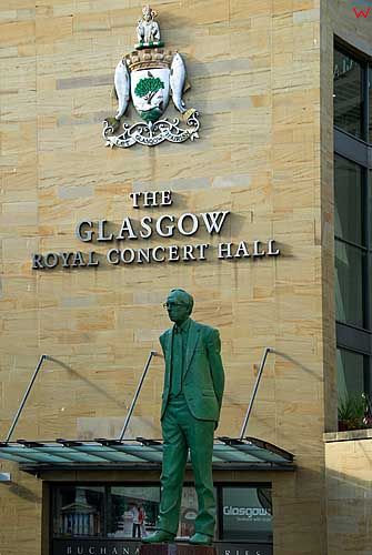 Szkocja-Glasgow. Pomnik przed Glasgow Royal Concert Hall.
