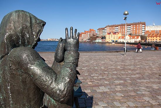 Karlskrona, rzezba-pomnik przy Skeppsogossegatan. EU, Szwecja.