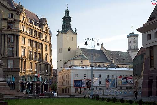 Lwów. Katedra NMP widoczna z Placu Mickiewicza.