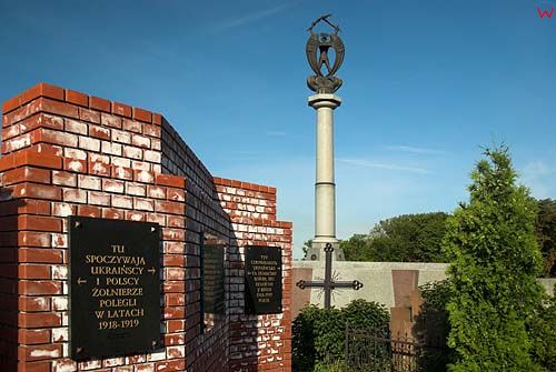 Lwów. Cmentarz poległych żołnierzy na Łyczakowie.