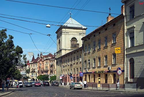 Lwów. Kamienice na  Placu Halickim-centrum miasta.