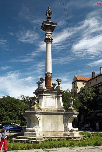 Lwów. Pomnik na Placu Halickim.