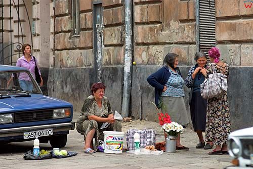 Lwów. Kobiety handlujące przy ul. Horodockiej.