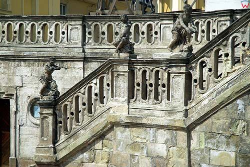 Lwów. Zabytkowe schody przed Katedrą św. Jura.