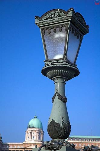 Budapeszt, latarnia na moście Łańcuchowym